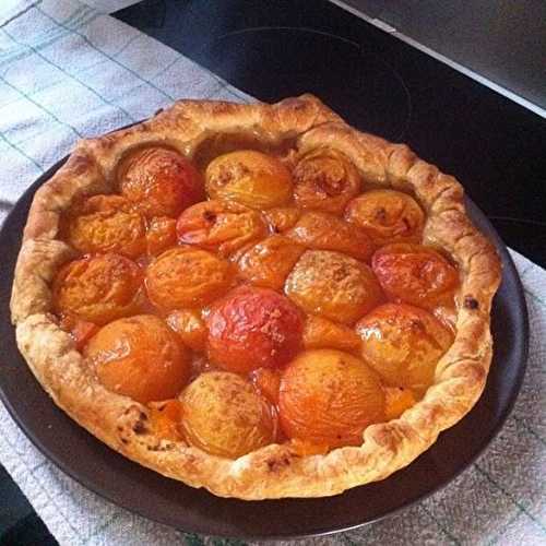 Tarte aux abricots saupoudré de sucre Muscovado et sucre vanillé