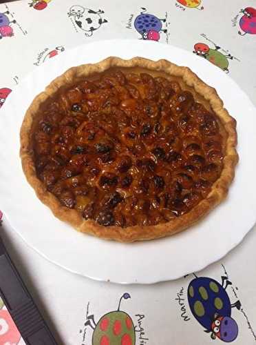 Tarte aux mirabelles saupoudrée de sucre Muscovado .