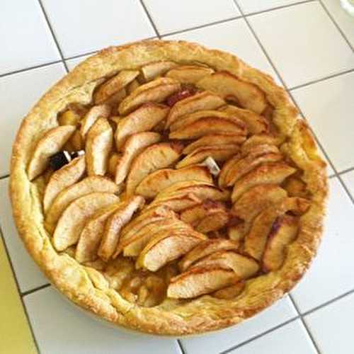 Tarte aux pommes maison avec sa petite compotée de pommes au sucre vanillé