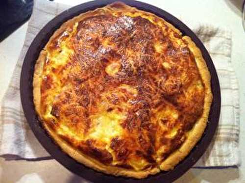 Tarte savoyarde maison ( Tomme de Savoie , lardons , pommes de terres et emmental ) au poivre de noir de Cubèbe.