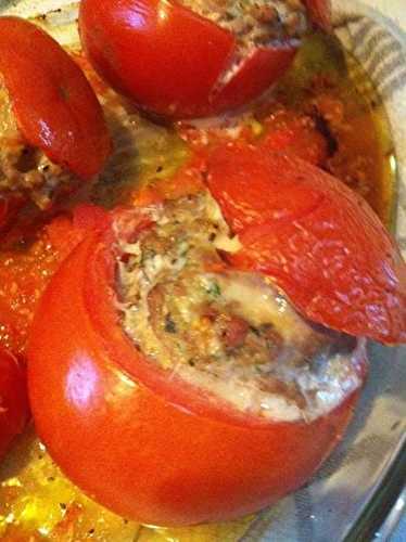 Tomates farcies maison et leurs farces au paprika fumé doux .