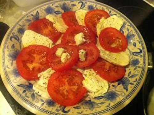 Tomates Mozza à l'huile d'olive de Palestine au sel de Camargue et sa poivrillade . - Les Gourmandises de Bénédicte 