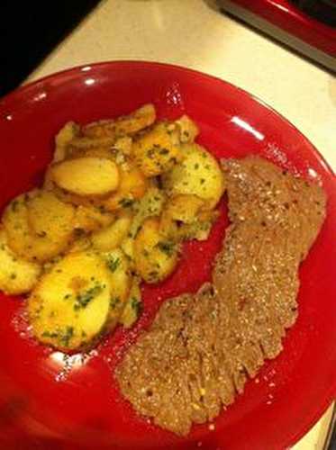 Tranche de steak de bœuf et sa poêlé de pommes de terres Salardaises maison