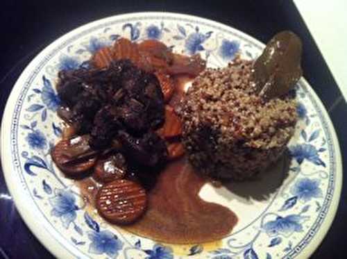 Trio de quinoas sauce au vin oignon et son boeuf bourguignon maison .