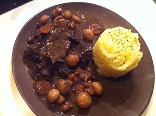 Un bon boeuf bourguinon maison et sa purée à l'ancienne maison .