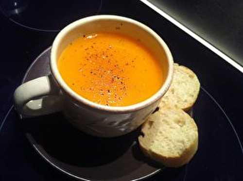 Velouté de carottes pommes de terres oignons et sa poivrillade .