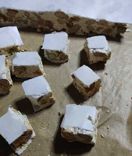 Nougat maison sans gluten riche en gourmandises