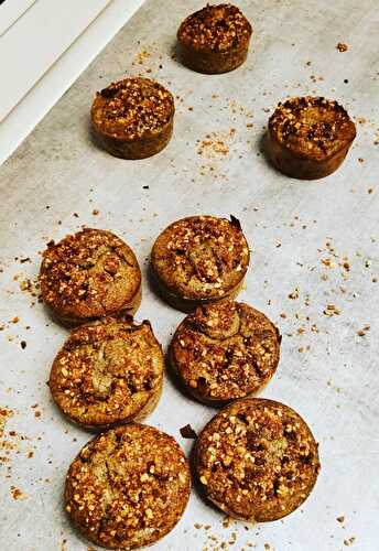 Muffins sans gluten à la farine de chanvre yaourt grec abricots marinés dans du miel au CBD et l'huile de chanvre.