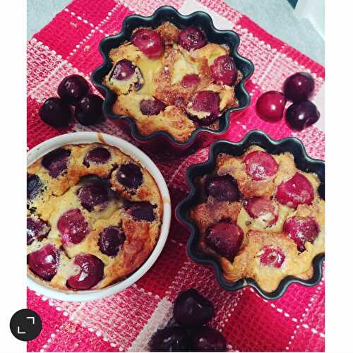 Minis clafoutis aux cerises sans gluten au Muscat de Lunel saupoudrés de sucre Muscovado