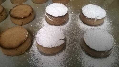 POLVORONES A LA POUDRE D'AMANDE, A LA CANNELLE, AU RHUM AMBRE ET A LA LIQUEUR D'ANIS