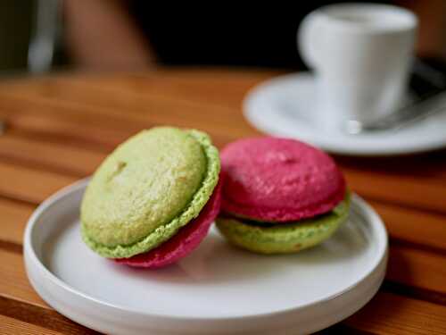 [A girly touch'][Vice-versa!] Macaron pistache et framboise - Les Gourmands disent ...