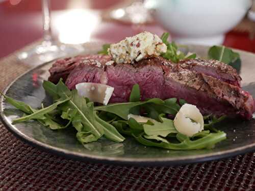 [Encore de saison...] 🥩 Côte de bœuf. Roquette. Beurre aux noix et noisettes. - Les Gourmands disent ...