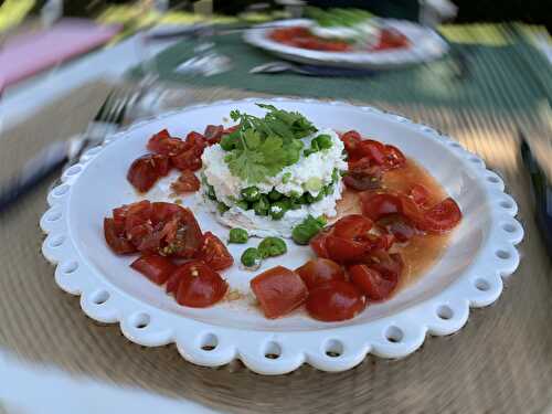 [Fêtons les mamans!] 🍅 🟢 Chèvre frais et ricotta. Petits pois, coriandre et basilic Thaï. Concassée de tomates au vinaigre. - Les Gourmands disent ...