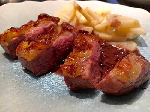 Filet de canette grillé, sauce épicée et céleri rave. - Les Gourmands disent ...