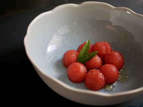 [Fraîcheur de fin d'été...] 🍉 Billes de pastèque. Gelée de verveine. Zestes de citron vert. - Les Gourmands disent ...