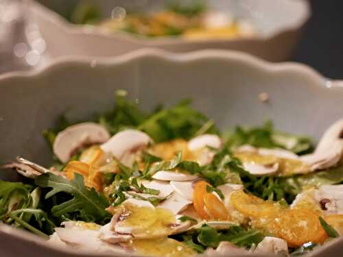 [Healthy salad...] 🍋 Salade de jeunes pousses. Kumquat. Champignons de Paris. Huile aux agrumes. - Les Gourmands disent ...