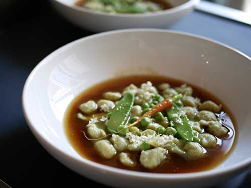 [Inspiration Emmanuel Renaut] 👨🏼‍🍳 Gnocchis de petits pois, bouillon jardinier à la fleur de sureau. - Les Gourmands disent ...