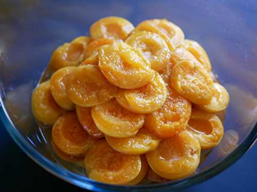 [Ô rayons de soleil...] 🍑 Oreillons d'abricots confits au romarin et, à la vanille. - Les Gourmands disent ...
