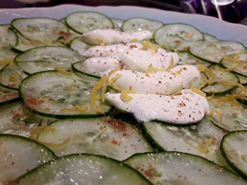 [On veut du soleil!] Carpaccio de concombre et quenelles de crème fraîche au citron. - Les Gourmands disent ...