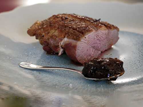 [Petite touche!] 🦆 Pâte de pruneaux et filet de canette grillé. - Les Gourmands disent ...