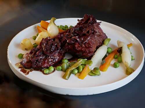 [Pièce de choix!] 🐂 Onglet de boeuf grillé. Sauce au vin rouge. Jeunes légumes. - Les Gourmands disent ...