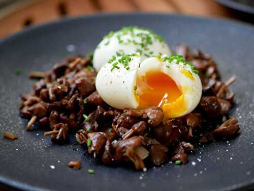 🍄 Poelée de mousserons et oeufs mollets. - Les Gourmands disent ...