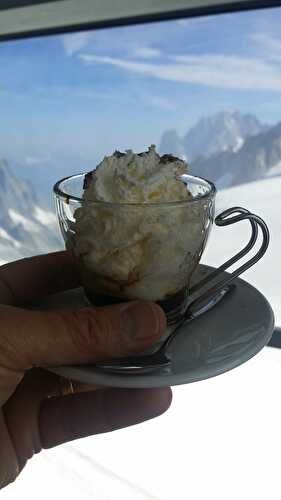 Ristretto chantilly à 4200 entre l'Aiguille du Midi et la Pointe Helbronner (France/Italie). - Les Gourmands disent ...