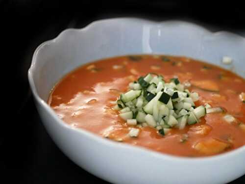 [Soupe fraîche...] 🧊 Gaspacho de tomates et concombre. - Les Gourmands disent ...