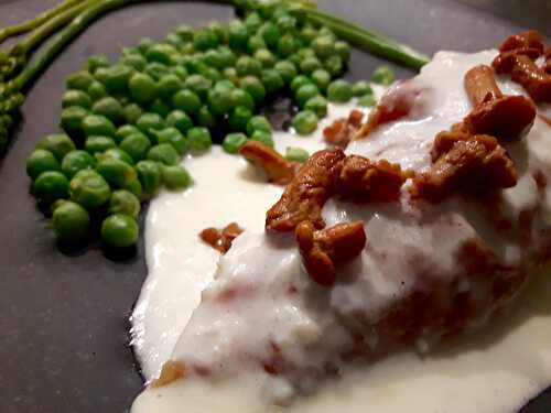 Suprême de volaille. Crème aux asperges. Girolles au vinaigre. - Les Gourmands disent ...