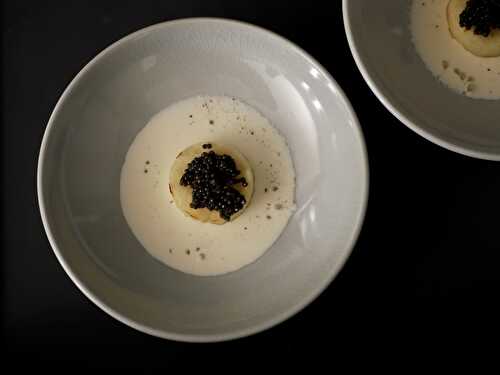 [Petit truc festif...] 🥔🍋⚫ Pommes de terre au caviar du Périgord Noir. Crème au yuzu. - Les Gourmands disent ...