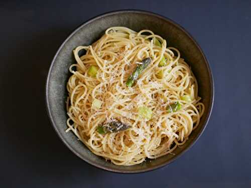 [Pourquoi pas?] 🌿 ​🍝 ​Spaghetti aux asperges vertes. Pesto de verveine.