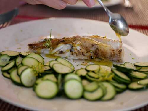 [Fleurs] 🌼​ 🐟 Queue de lotte grillée. Huile infusée aux fleurs de fenouil. Jeunes courgettes.