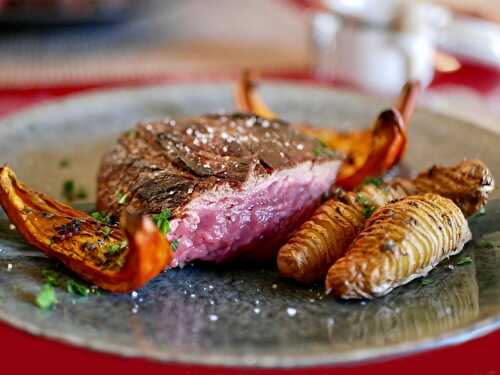 [Sur le grill] 🎃 🥔​ 🌿 Poire de boeuf. Potimarron et pommes de terre rôtis au thym.