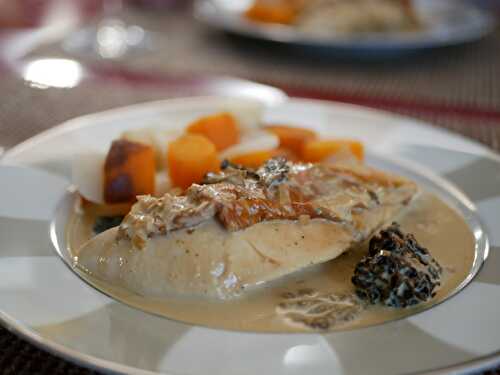 [Bis repetita…] 🐔 🍽️ 🎅 🍄  Poularde fermière rôtie. Sauce crémeuse aux morilles et au vin jaune.