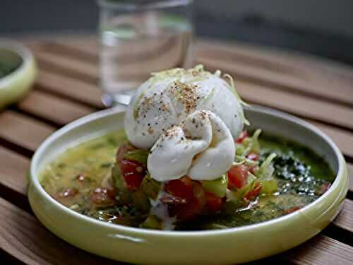 [Infusion 🍃et tomates 🍅] Burratina. Tartare de tomates. Pesto de basilic. Infusion basilic citron.