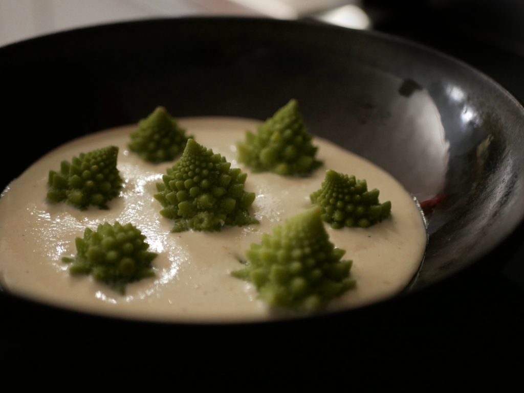 [On n’y pense…] 🎅🏼​🍀 🥦 Chou romanesco. Crème de parmesan.