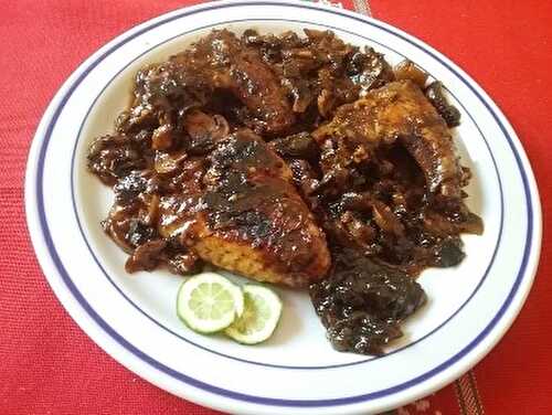 Ailerons de poulet aux aubergines et aux champignons à l'asiatique