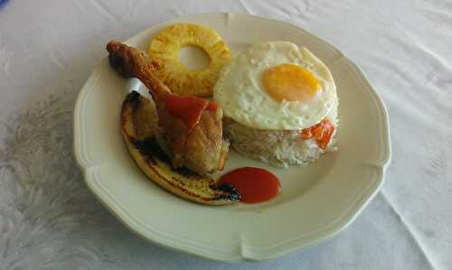 Arroz a la cubana et pilons de poulet frits ( riz à la cubaine )