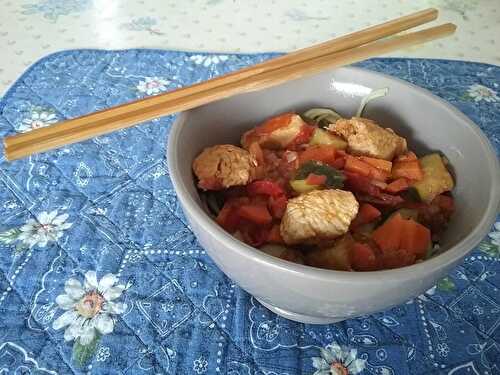 Blanc de dinde sauté aux petits légumes et aux nouilles chinoises