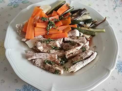 Blancs de poulet en lamelles au citron et au pesto vert et légumes vapeur