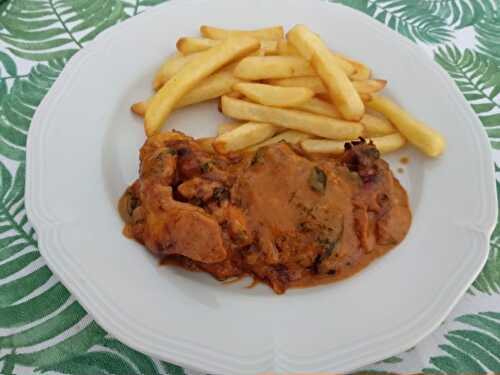 Blancs de poulet et sauce crémeuse de poivrons au lait de coco