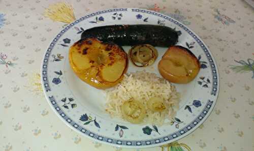 Boudins noirs épicés aux pommes dorées au miel et au vinaigre balsamique blanc