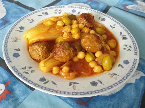 Boulettes de boeuf et chou chinois à la tomate