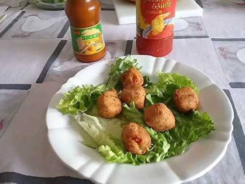 Boulettes de crabes asiatiques grillées et sauces épicées