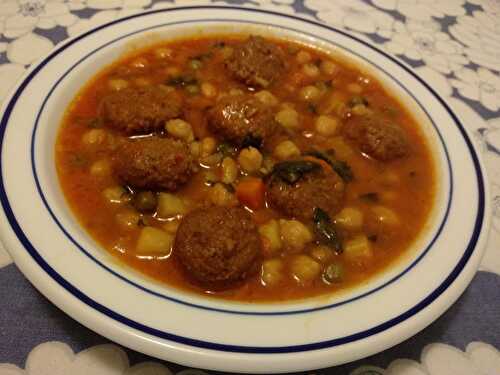 Boulettes de porc et jardinière de pois chiches