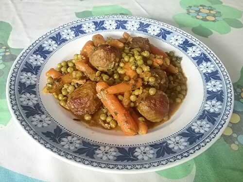 Boulettes de viande au coeur de feta et petits pois carotte