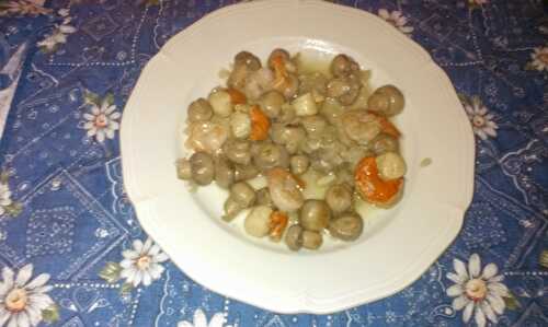 Cassolette de noix de st jacques et corail aux champignons