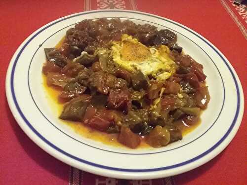 Chakchouka aux poivrons, aux aubergines et aux tomates