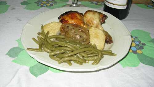 Coquelet farci aux champignons et vin de Málaga avec igname et haricots verts