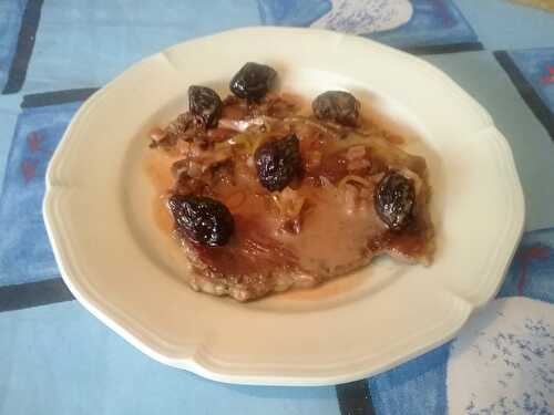 Côtes de porc aux pruneaux et à la gelée de cerises